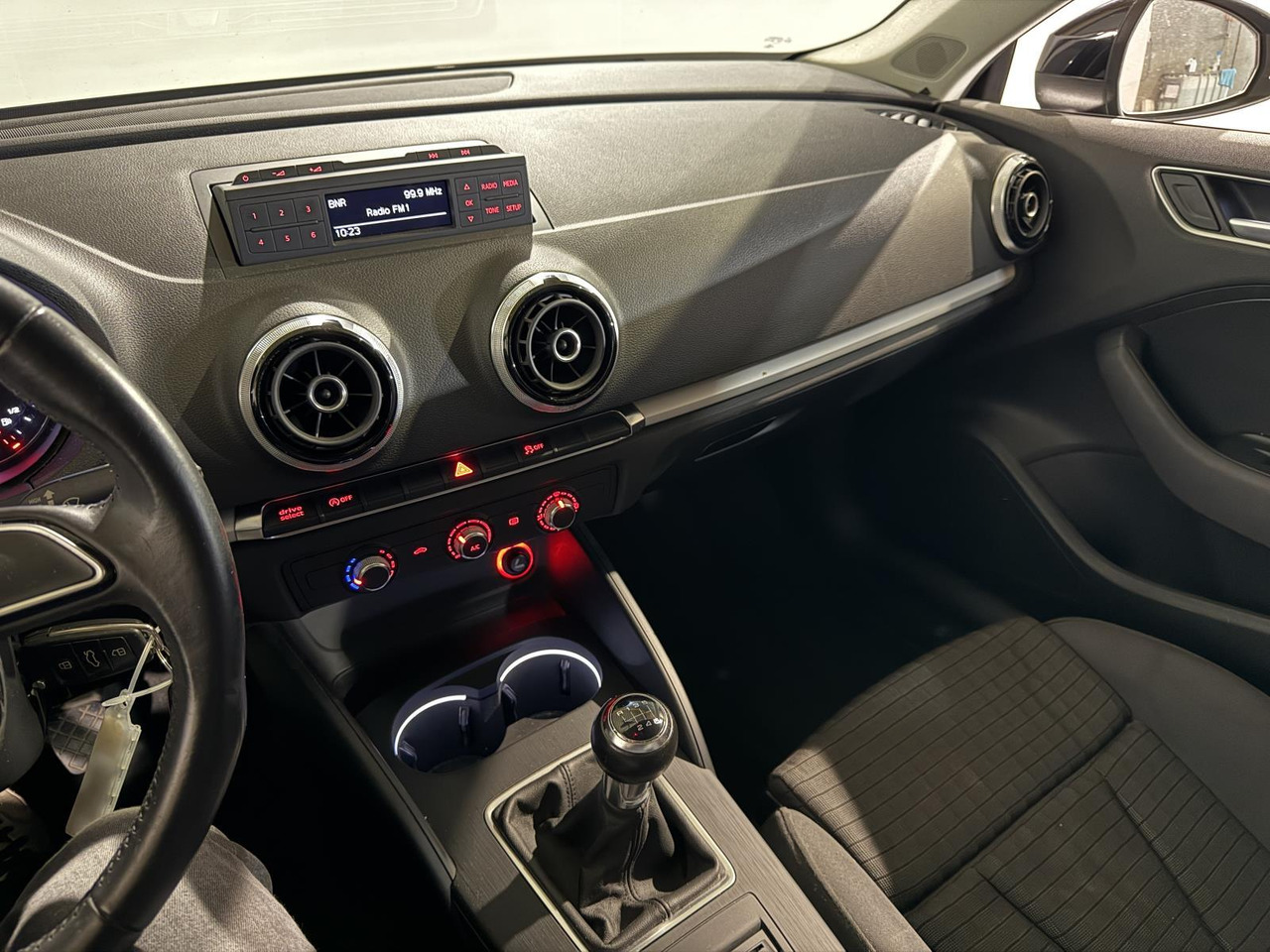 Audi | A3 Limousine | 1.6 TDI Ambition Pro Line Plus | 2014 | 271.612 km | GG798Z | Onlogisch - Sedan: obrázok 2 Audi | A3 Limousine | 1.6 TDI Ambition Pro Line Plus | 2014 | 271.612 km | GG798Z | Onlogisch - Sedan: obrázok 2