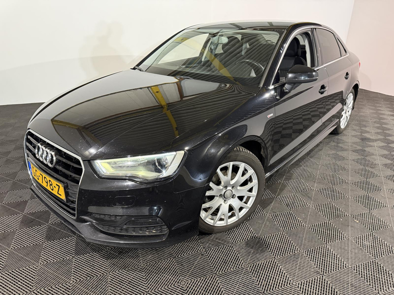 Audi | A3 Limousine | 1.6 TDI Ambition Pro Line Plus | 2014 | 271.612 km | GG798Z | Onlogisch - Sedan: obrázok 1 Audi | A3 Limousine | 1.6 TDI Ambition Pro Line Plus | 2014 | 271.612 km | GG798Z | Onlogisch - Sedan: obrázok 1