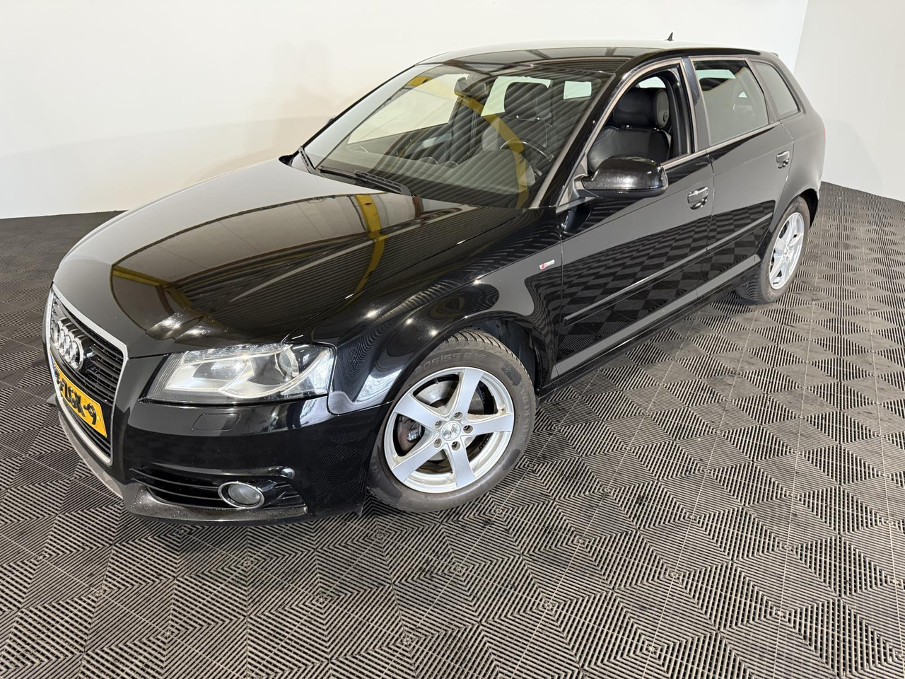Audi A3 Sportback 1.2 TFSI S Line 35-ZGK-9 - Automobil: obrázok 1 Audi A3 Sportback 1.2 TFSI S Line 35-ZGK-9 - Automobil: obrázok 1