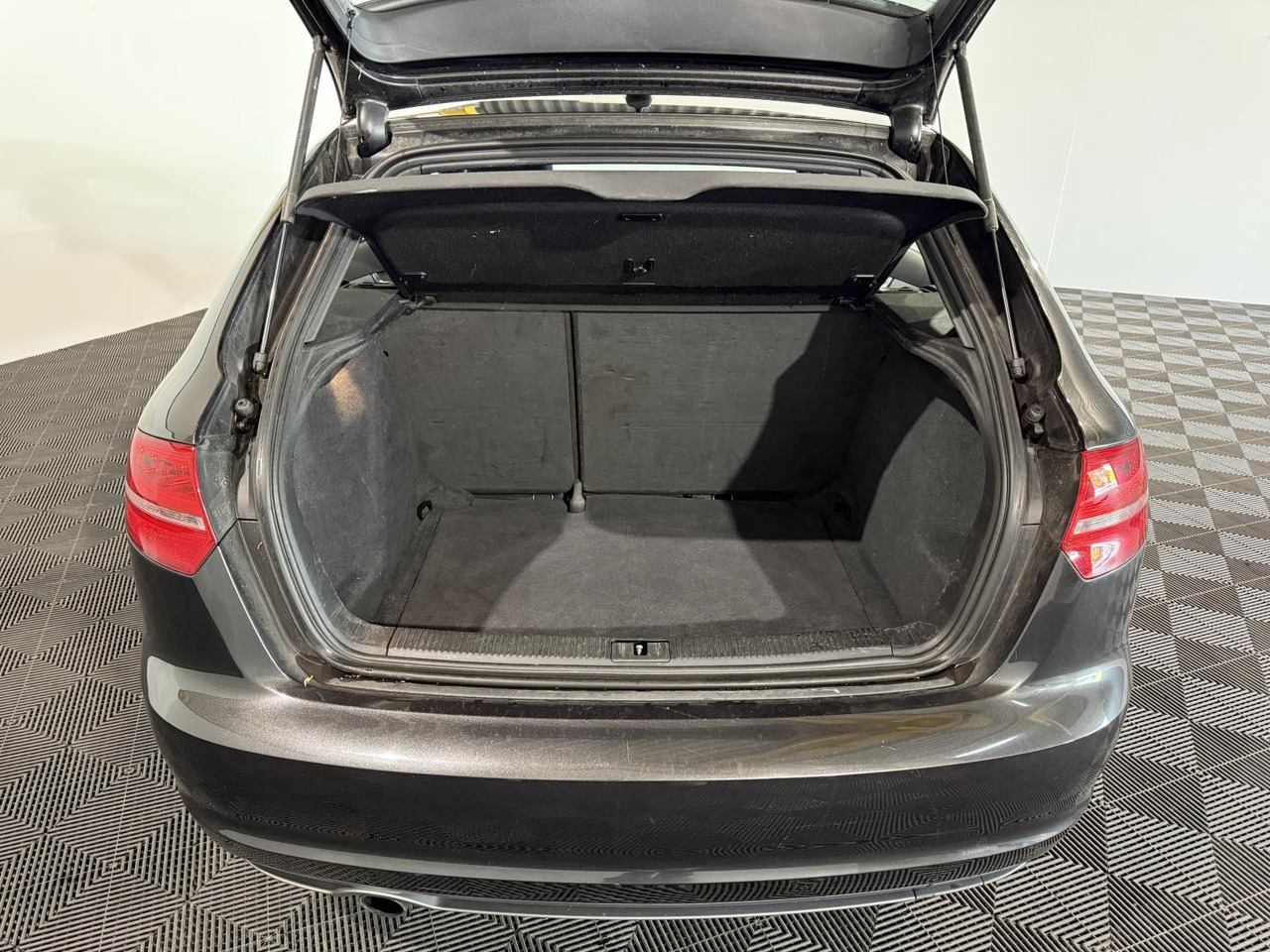Audi A3 Sportback 1.2 TFSI S-Line 55-ZGL-1 - Automobil: obrázok 5 Audi A3 Sportback 1.2 TFSI S-Line 55-ZGL-1 - Automobil: obrázok 5