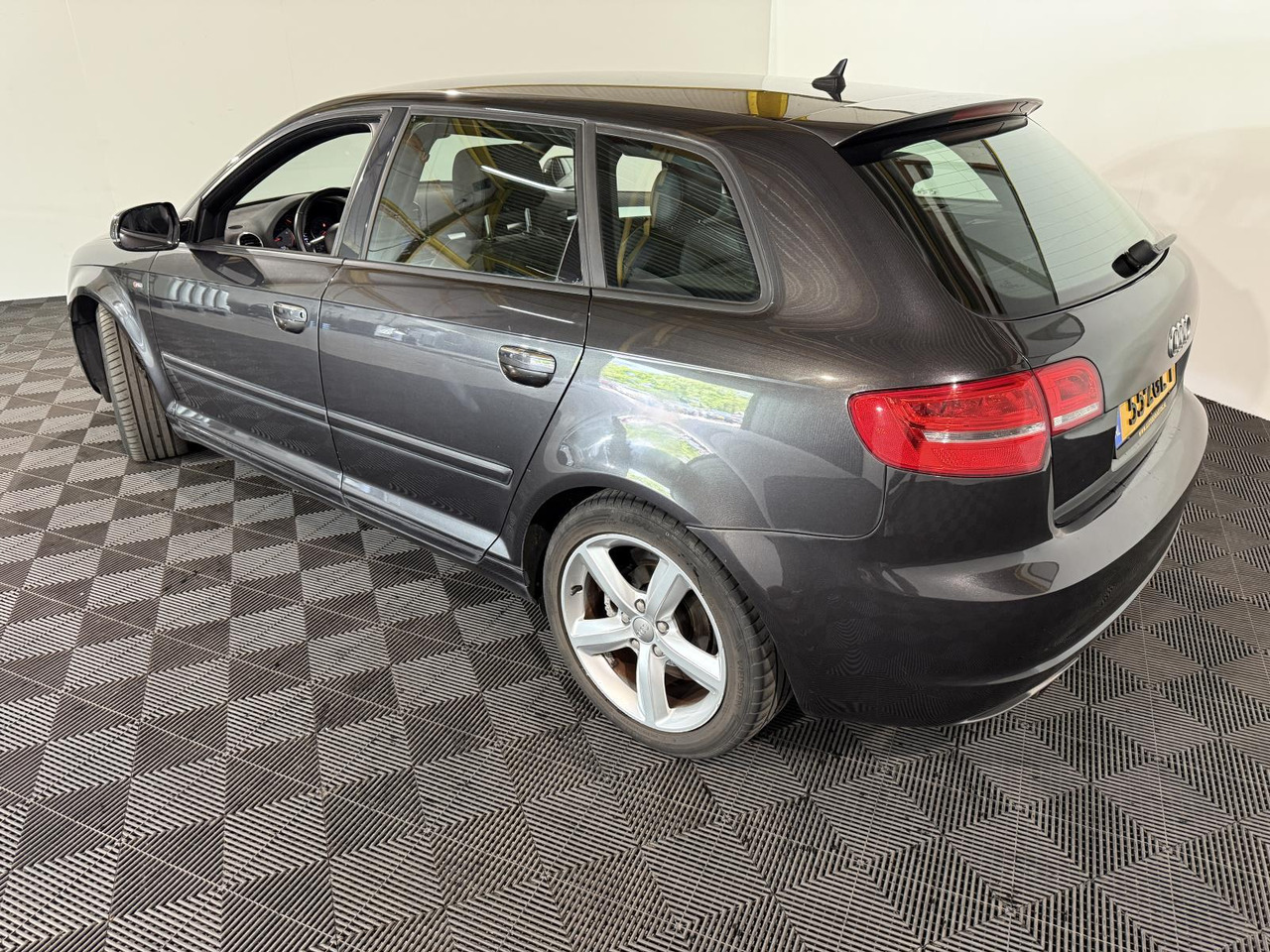 Audi A3 Sportback 1.2 TFSI S-Line 55-ZGL-1 - Automobil: obrázok 3 Audi A3 Sportback 1.2 TFSI S-Line 55-ZGL-1 - Automobil: obrázok 3