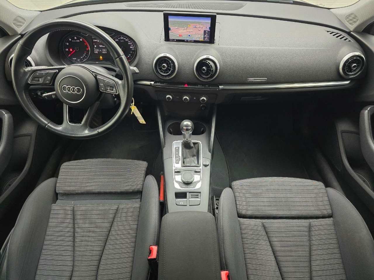 Audi A3 Sportback 30 TFSI Sport Lease Edition | 2018 | 121.664 km | Automaat | TZ896X | NAP: Logisch - Hatchback: obrázok 5 Audi A3 Sportback 30 TFSI Sport Lease Edition | 2018 | 121.664 km | Automaat | TZ896X | NAP: Logisch - Hatchback: obrázok 5