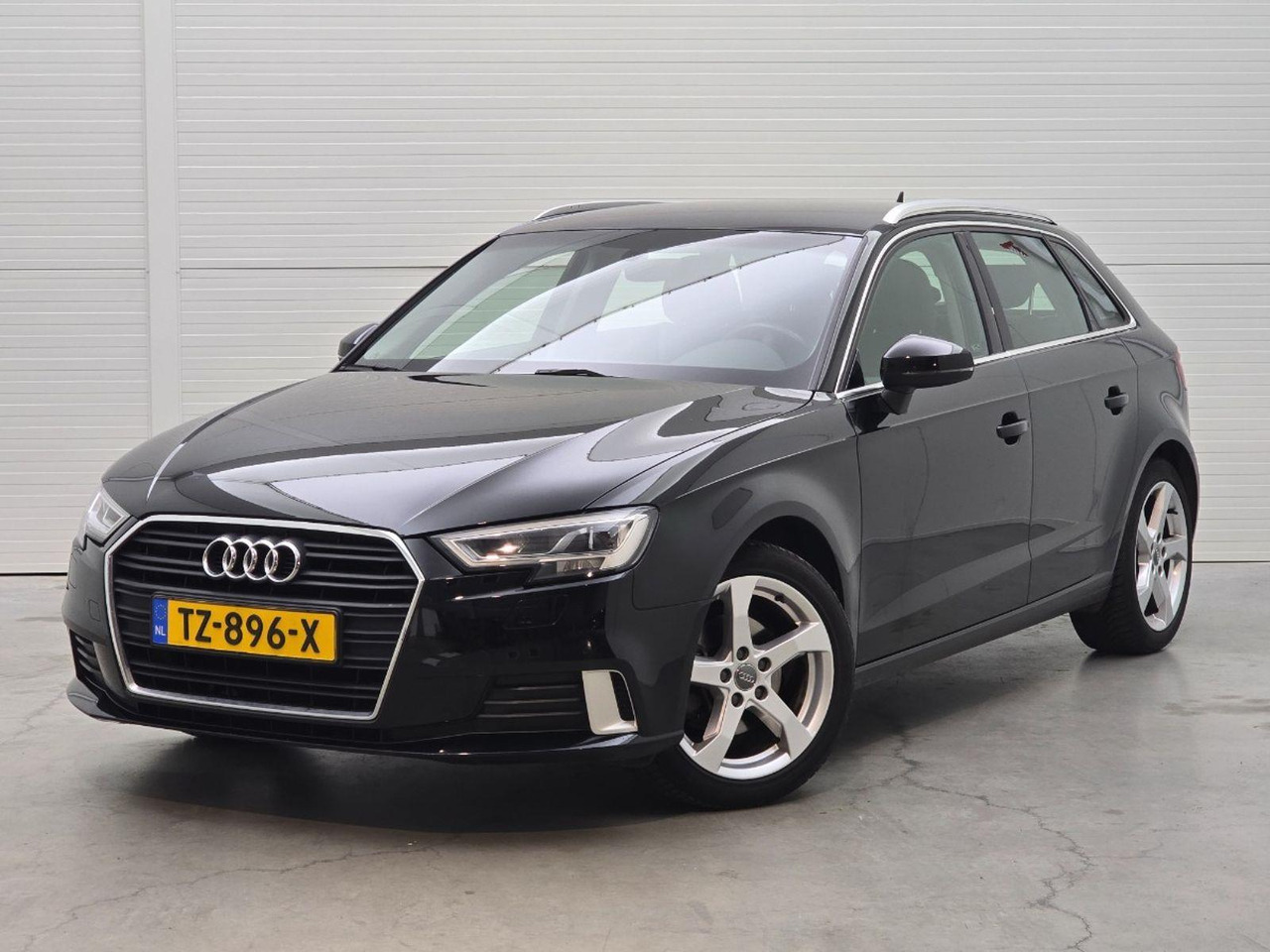 Audi A3 Sportback 30 TFSI Sport Lease Edition | 2018 | 121.664 km | Automaat | TZ896X | NAP: Logisch - Hatchback: obrázok 1 Audi A3 Sportback 30 TFSI Sport Lease Edition | 2018 | 121.664 km | Automaat | TZ896X | NAP: Logisch - Hatchback: obrázok 1