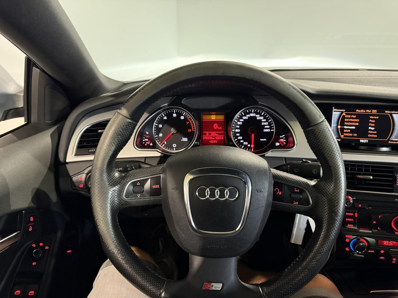 Audi A5 Coupé 2.0 TFSI S-Line 2008 279.312 km 96-HGB-3 - Automobil: obrázok 4 Audi A5 Coupé 2.0 TFSI S-Line 2008 279.312 km 96-HGB-3 - Automobil: obrázok 4