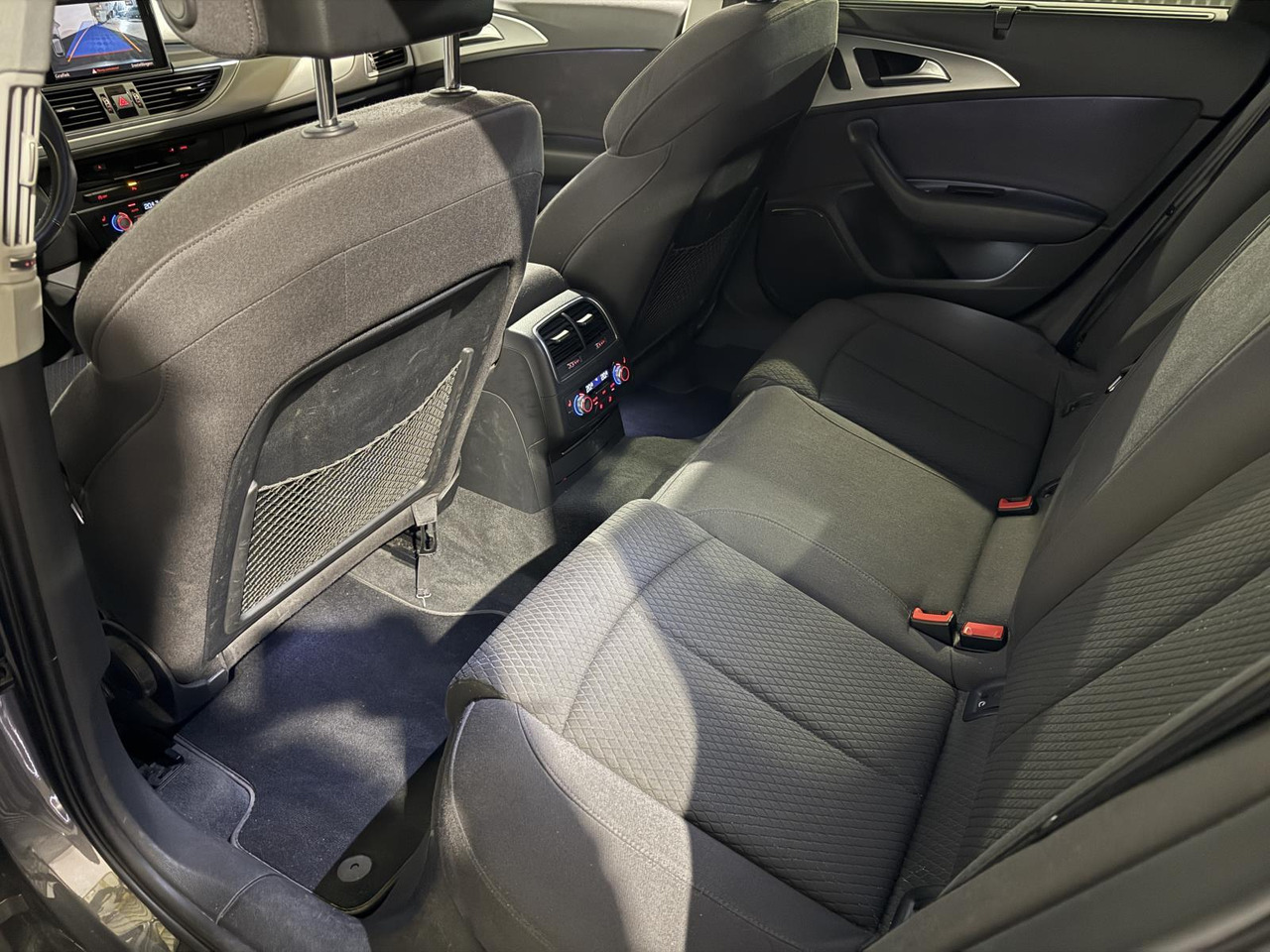 Audi | A6 Avant | 1.8 TFSI ultra Premium Edition | 2016 | 240.412 km | Automaat | L563VD | Geen oordeel - Automobil: obrázok 2 Audi | A6 Avant | 1.8 TFSI ultra Premium Edition | 2016 | 240.412 km | Automaat | L563VD | Geen oordeel - Automobil: obrázok 2