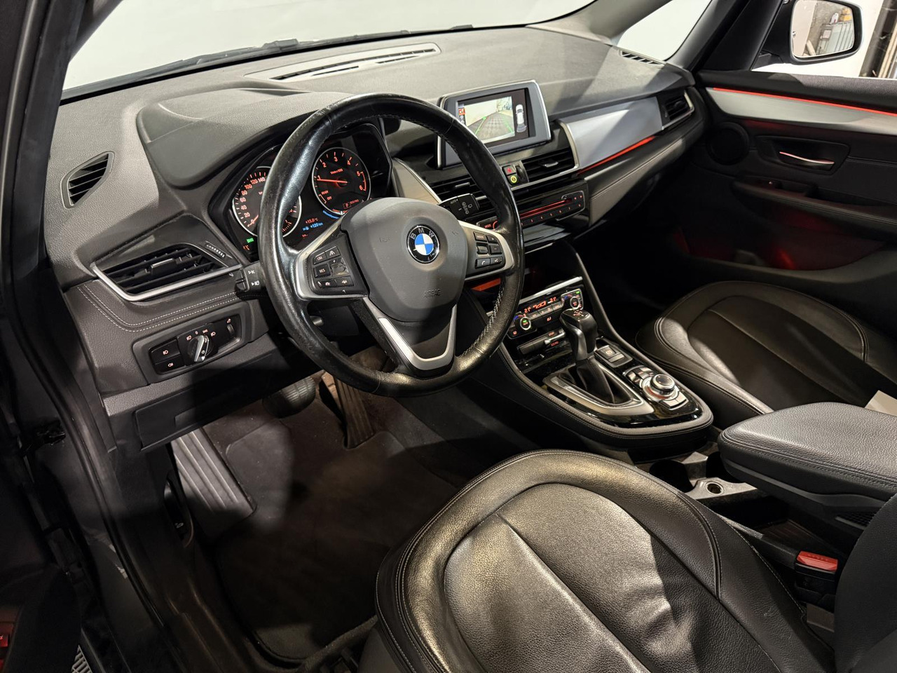 BMW | 2-serie Active Tourer | 218d Corporate Lease Luxury | 2015 | 223.959 km | HG351B | Logisch - Automobil: obrázok 2 BMW | 2-serie Active Tourer | 218d Corporate Lease Luxury | 2015 | 223.959 km | HG351B | Logisch - Automobil: obrázok 2