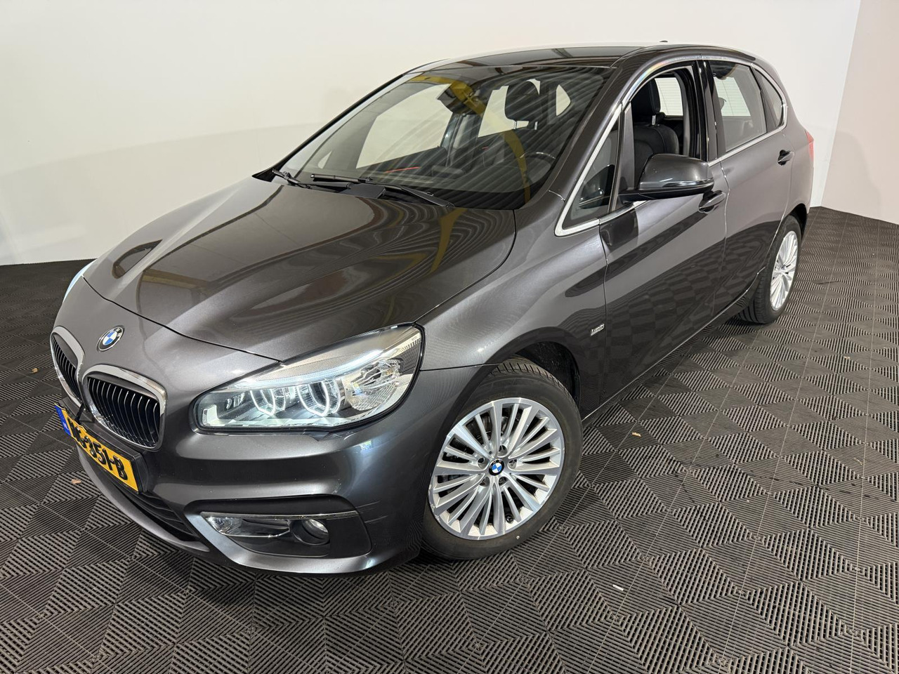 BMW | 2-serie Active Tourer | 218d Corporate Lease Luxury | 2015 | 223.959 km | HG351B | Logisch - Automobil: obrázok 1 BMW | 2-serie Active Tourer | 218d Corporate Lease Luxury | 2015 | 223.959 km | HG351B | Logisch - Automobil: obrázok 1