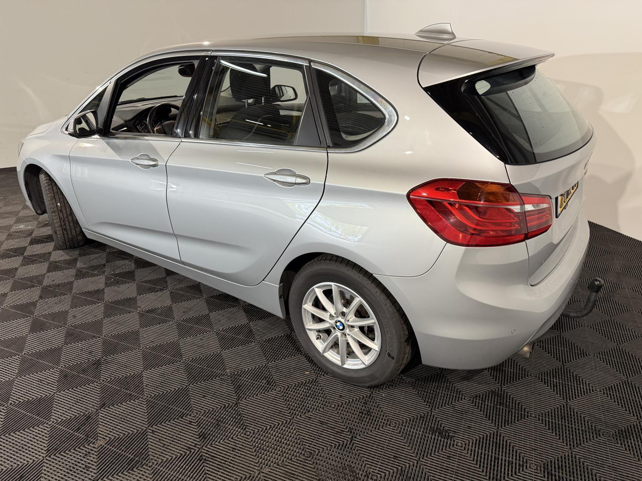 BMW 2-serie Active Tourer 218i Executive 2015 198.295 km 2-ZGX-00 - Automobil: obrázok 3 BMW 2-serie Active Tourer 218i Executive 2015 198.295 km 2-ZGX-00 - Automobil: obrázok 3