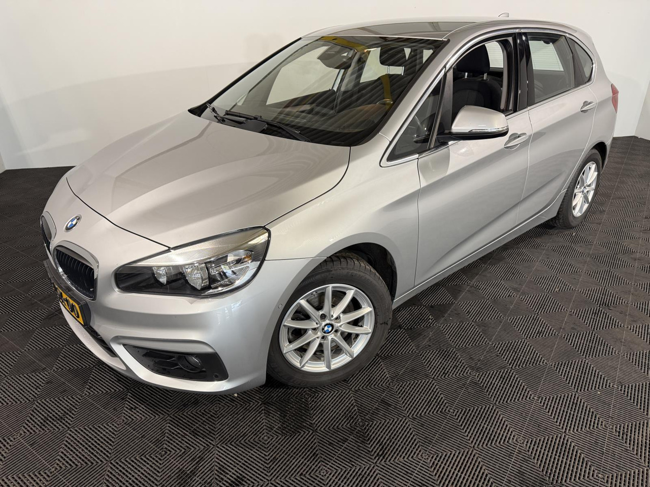 BMW 2-serie Active Tourer 218i Executive 2015 198.295 km 2-ZGX-00 - Automobil: obrázok 1 BMW 2-serie Active Tourer 218i Executive 2015 198.295 km 2-ZGX-00 - Automobil: obrázok 1