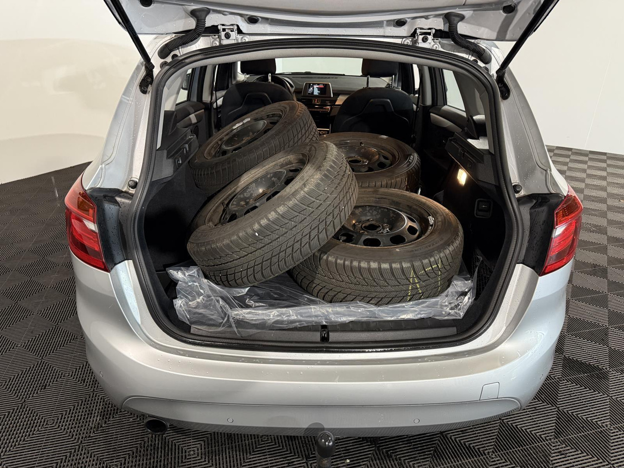 BMW 2-serie Active Tourer 218i Executive 2015 198.295 km 2-ZGX-00 - Automobil: obrázok 5 BMW 2-serie Active Tourer 218i Executive 2015 198.295 km 2-ZGX-00 - Automobil: obrázok 5