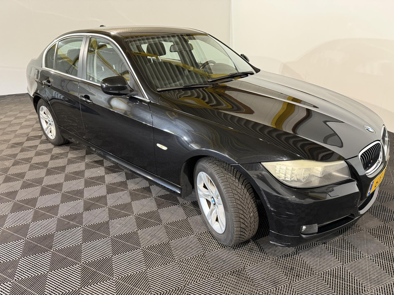 BMW 3-serie 316i Business Line 2009 278.128 km 61-JZP-8 - Sedan: obrázok 3 BMW 3-serie 316i Business Line 2009 278.128 km 61-JZP-8 - Sedan: obrázok 3
