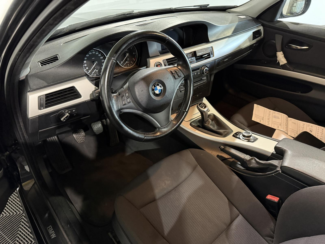 BMW 3-serie 316i Business Line 2009 278.128 km 61-JZP-8 - Sedan: obrázok 5 BMW 3-serie 316i Business Line 2009 278.128 km 61-JZP-8 - Sedan: obrázok 5