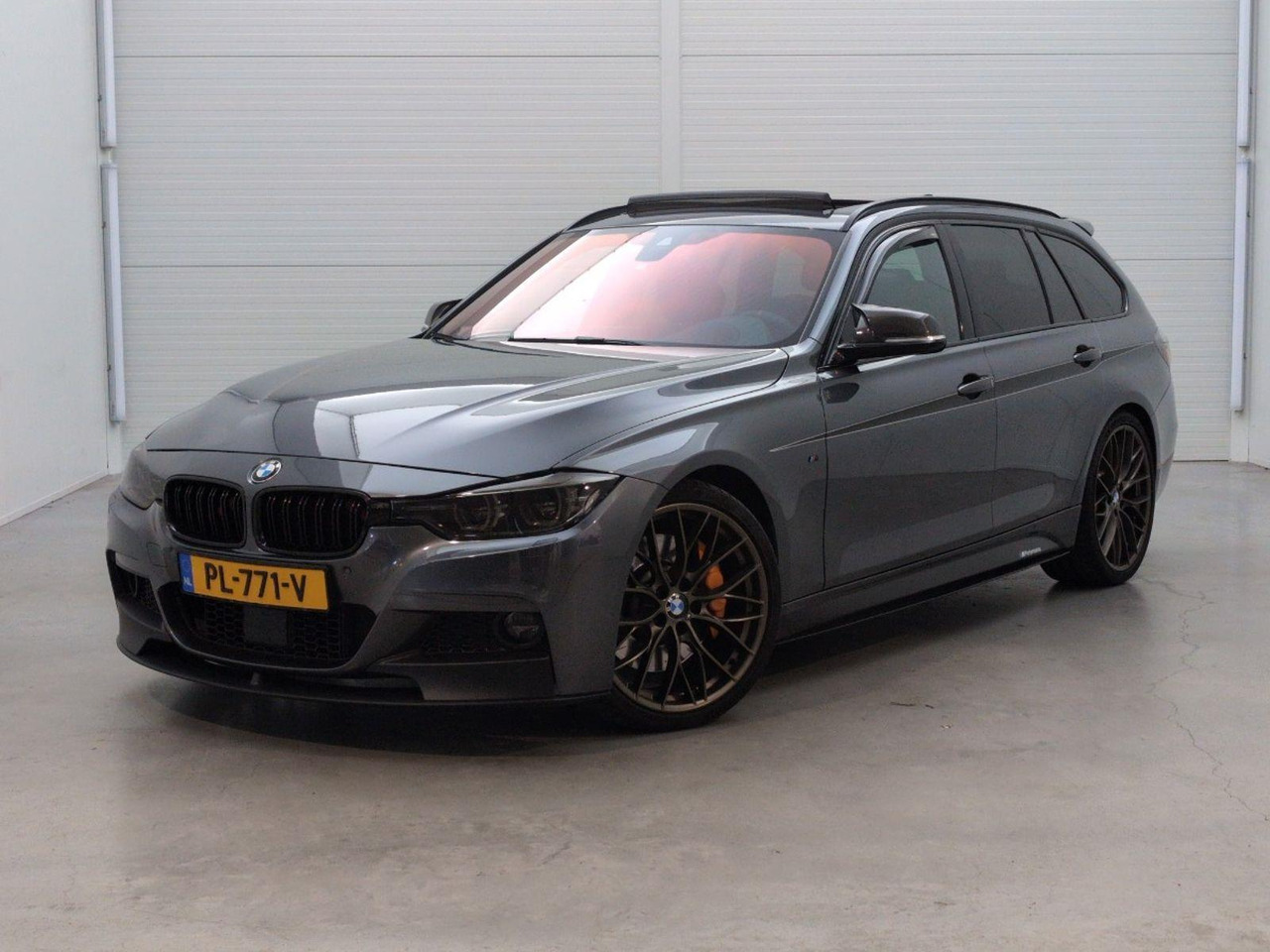 BMW 3-serie Touring 340i xDrive High Executive | 2017 | 202.316 km | Automaat | PL771V | NAP: Geen oordeel - Automobil: obrázok 1 BMW 3-serie Touring 340i xDrive High Executive | 2017 | 202.316 km | Automaat | PL771V | NAP: Geen oordeel - Automobil: obrázok 1