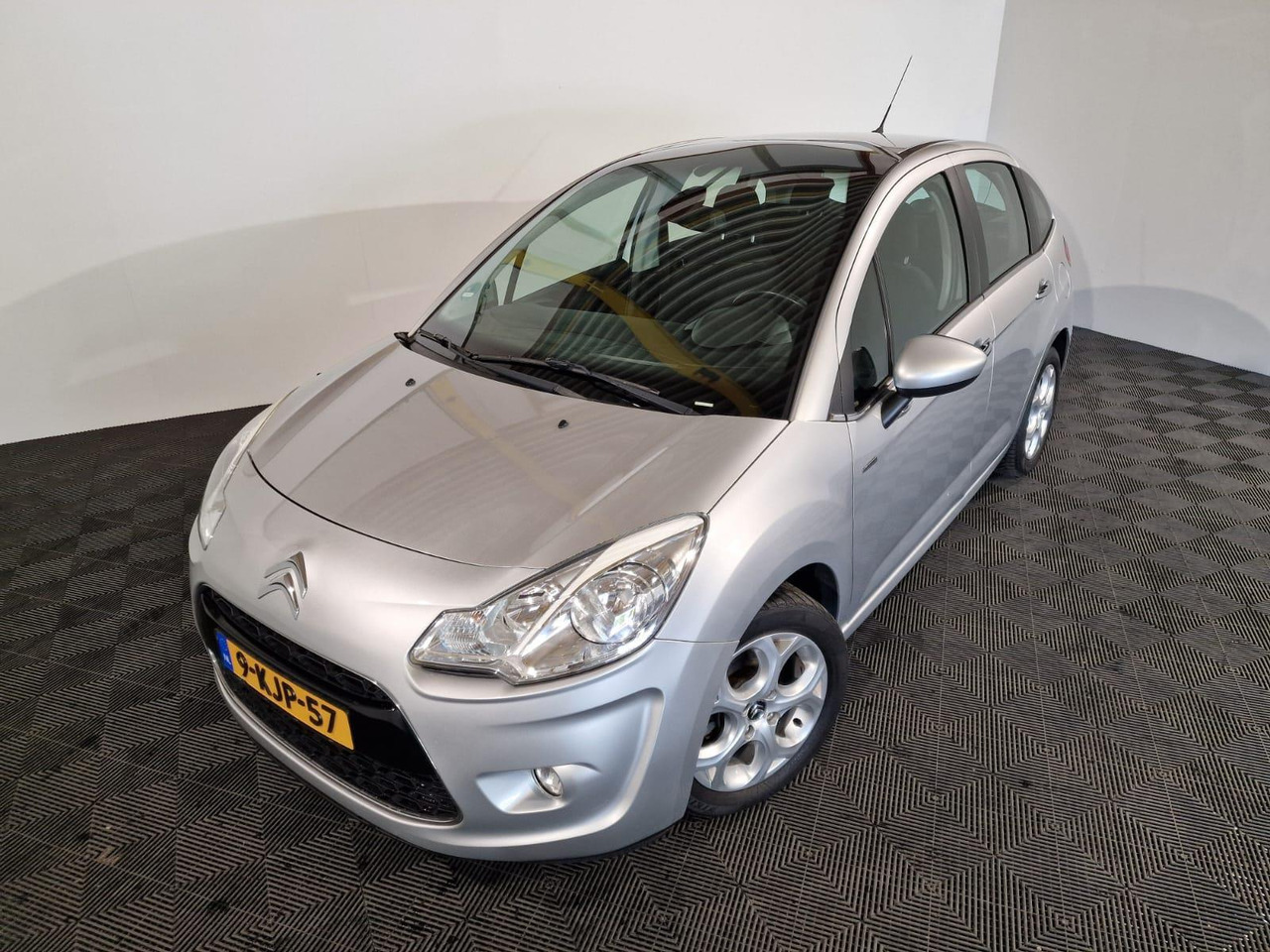 Citroen C3 1.6 Vti 2012 193.593 km 9-KJP-57 - Hatchback: obrázok 1 Citroen C3 1.6 Vti 2012 193.593 km 9-KJP-57 - Hatchback: obrázok 1
