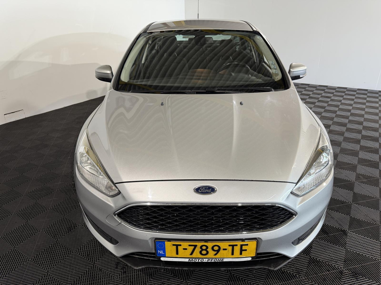 Ford Focus 1.0 Trend Edition 2015 206.005 km T-789-TF - Sedan: obrázok 2 Ford Focus 1.0 Trend Edition 2015 206.005 km T-789-TF - Sedan: obrázok 2