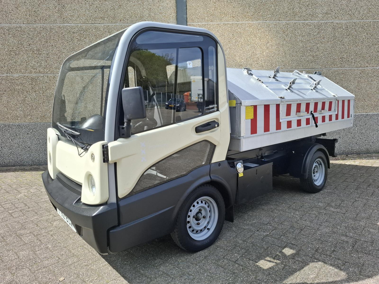 Goupil G5 Elektrische Stratenreinigingsmachine T-92-BSX - Elektrické úžitkové vozidlo: obrázok 1 Goupil G5 Elektrische Stratenreinigingsmachine T-92-BSX - Elektrické úžitkové vozidlo: obrázok 1