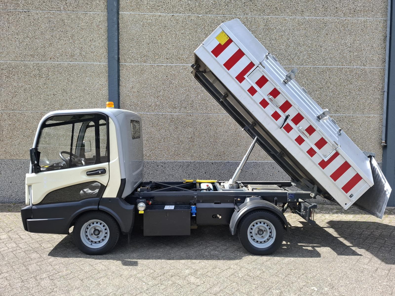 Goupil G5 Elektrische Stratenreinigingsmachine T-92-BSX - Elektrické úžitkové vozidlo: obrázok 3 Goupil G5 Elektrische Stratenreinigingsmachine T-92-BSX - Elektrické úžitkové vozidlo: obrázok 3
