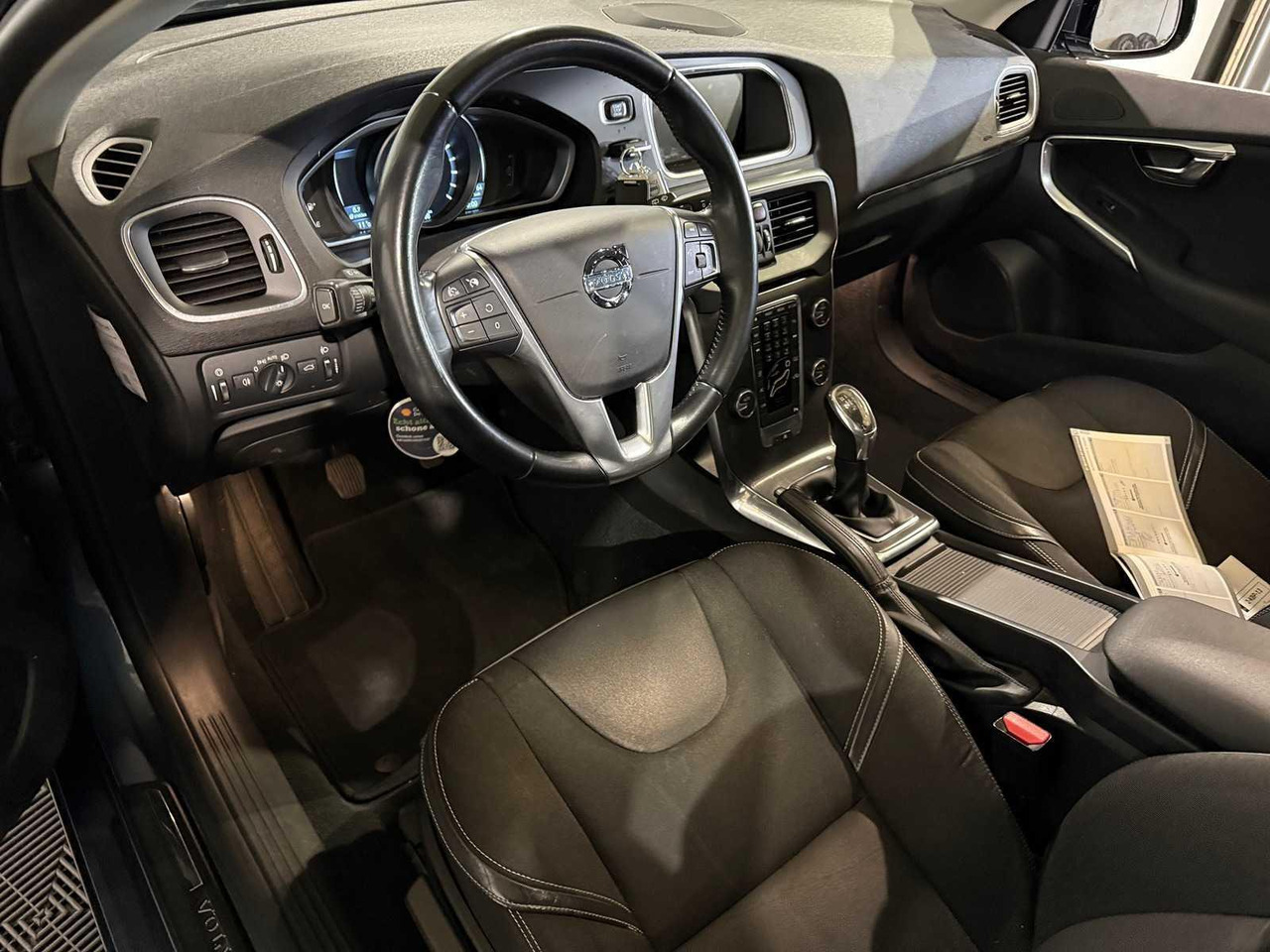 Volvo V40 1.6 T3 Momentum 2-KBP-13 210.566 km - Iné stroje: obrázok 2 Volvo V40 1.6 T3 Momentum 2-KBP-13 210.566 km - Iné stroje: obrázok 2