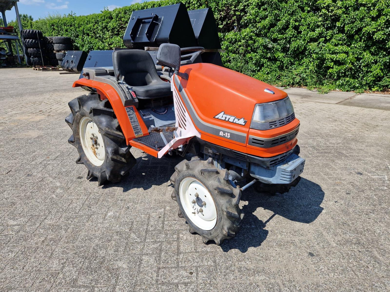 Kubota Aste A15 Minitractor - Traktor: obrázok 2 Kubota Aste A15 Minitractor - Traktor: obrázok 2