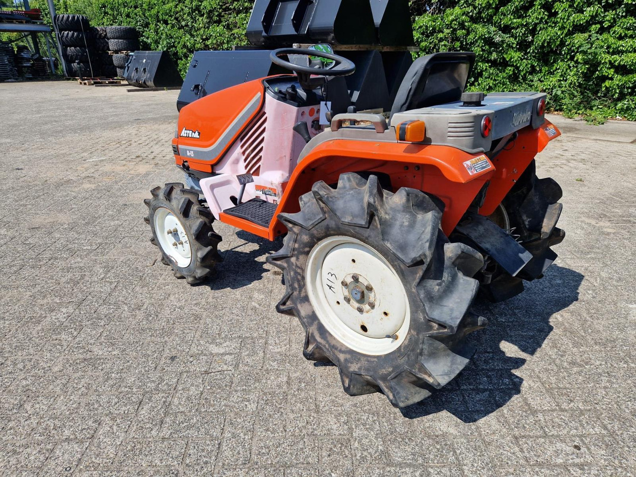 Kubota Aste A15 Minitractor - Traktor: obrázok 4 Kubota Aste A15 Minitractor - Traktor: obrázok 4