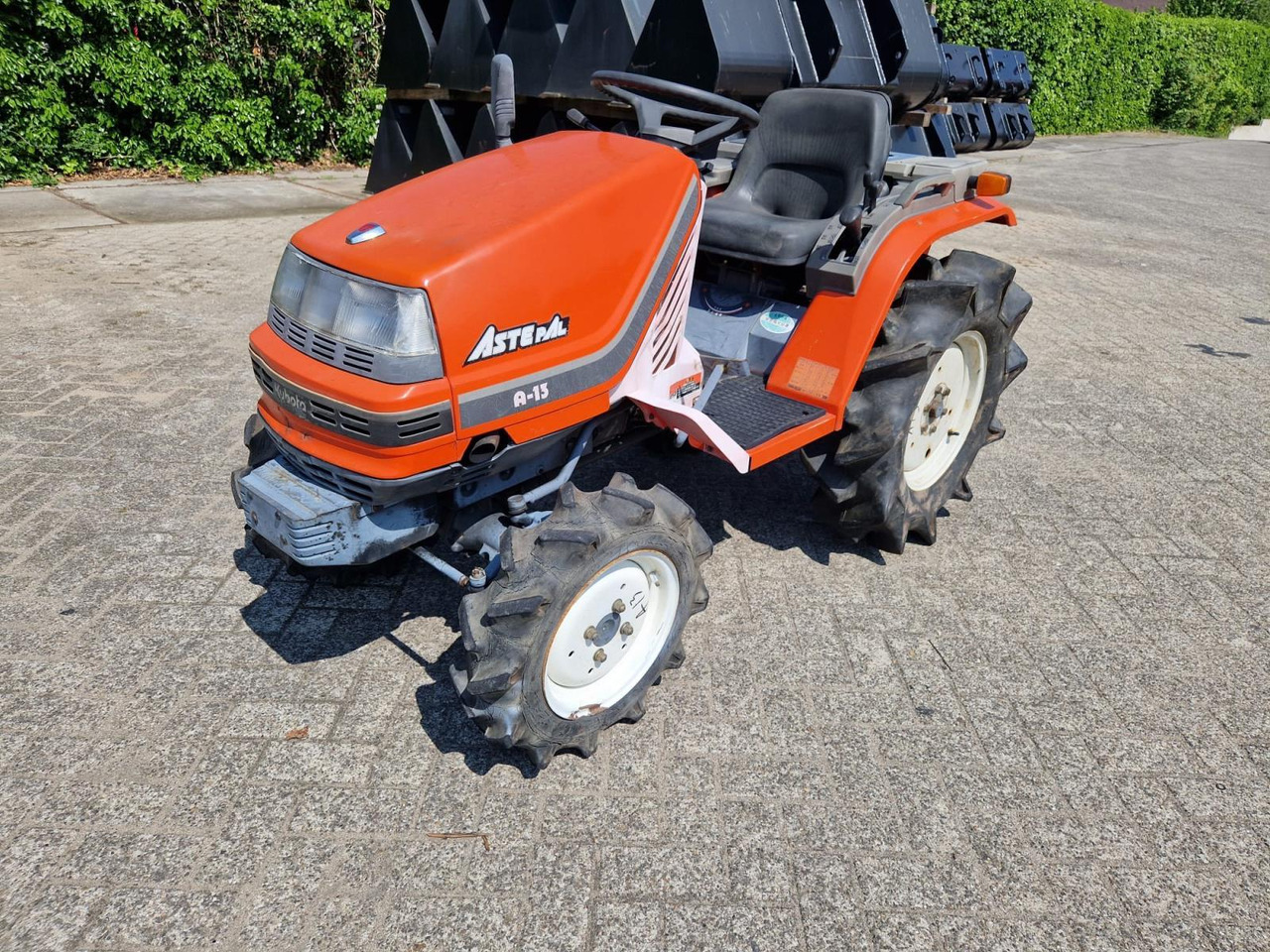 Kubota Aste A15 Minitractor - Traktor: obrázok 1 Kubota Aste A15 Minitractor - Traktor: obrázok 1
