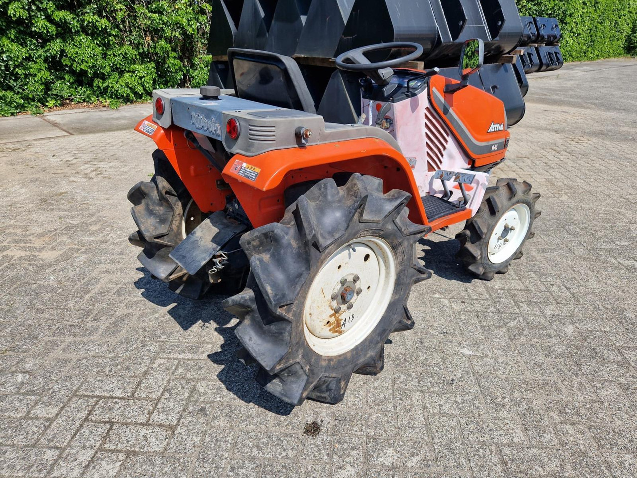 Kubota Aste A15 Minitractor - Traktor: obrázok 3 Kubota Aste A15 Minitractor - Traktor: obrázok 3