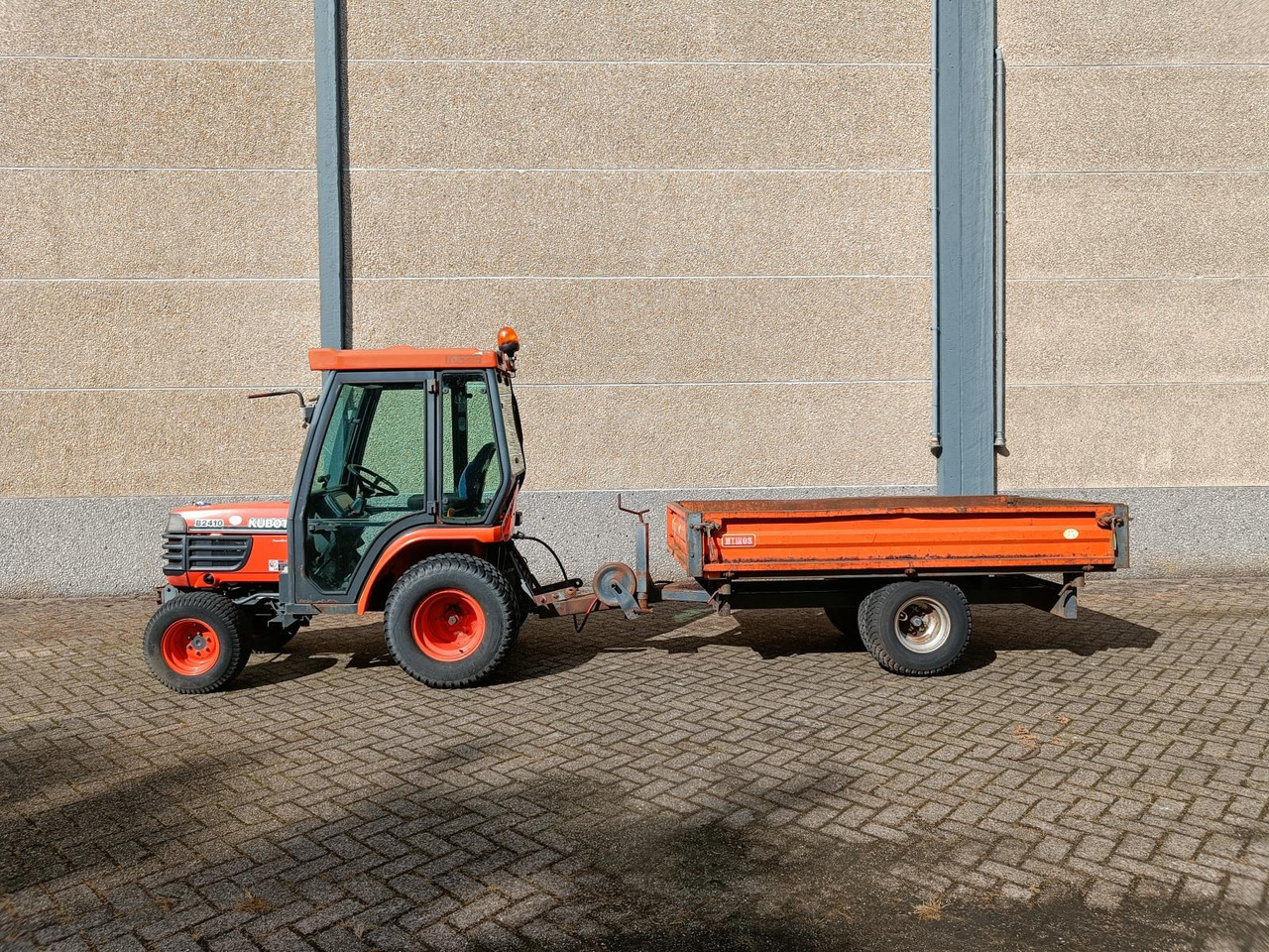 Kubota B2410 met Nimos Kipper - Traktor: obrázok 2 Kubota B2410 met Nimos Kipper - Traktor: obrázok 2