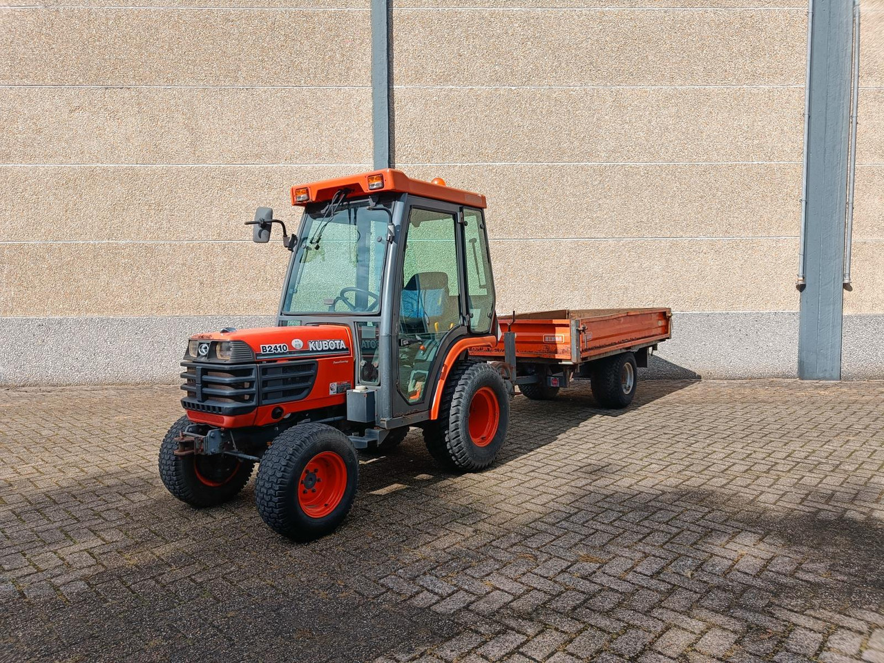 Kubota B2410 met Nimos Kipper - Traktor: obrázok 1 Kubota B2410 met Nimos Kipper - Traktor: obrázok 1