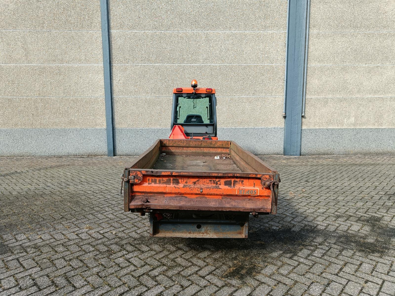Kubota B2410 met Nimos Kipper - Traktor: obrázok 3 Kubota B2410 met Nimos Kipper - Traktor: obrázok 3