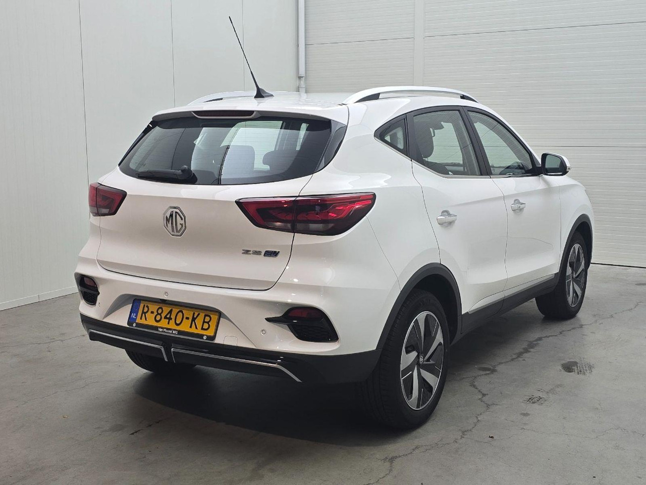 MG MG ZS EV EV Standard Range Comfort 50 kWh | 2022 | 17.023 km | Automaat | R840KB | NAP: Logisch - SUV: obrázok 4 MG MG ZS EV EV Standard Range Comfort 50 kWh | 2022 | 17.023 km | Automaat | R840KB | NAP: Logisch - SUV: obrázok 4