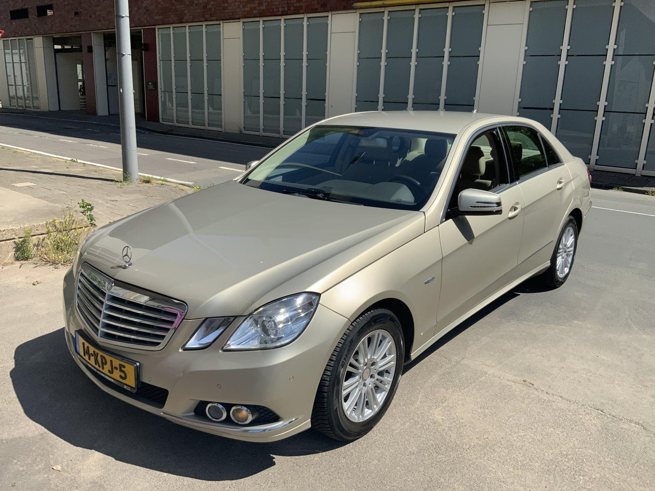 Mercedes-Benz E-klasse 200 CGI, 2010, 14-KPJ-5, 173.514KM - Automobil: obrázok 1 Mercedes-Benz E-klasse 200 CGI, 2010, 14-KPJ-5, 173.514KM - Automobil: obrázok 1