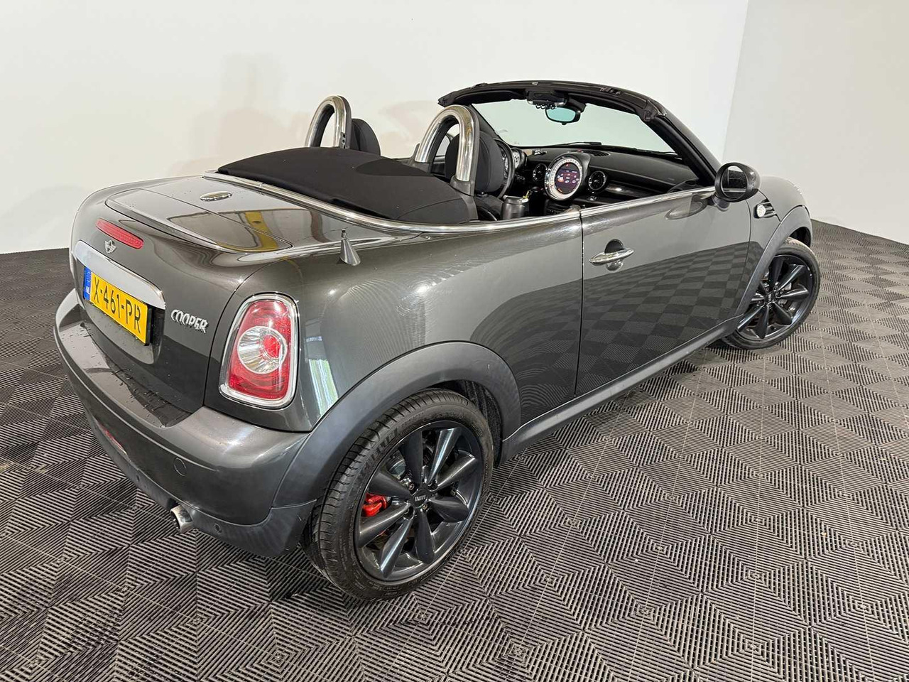 Mini Mini Roadster 1.6 Cooper 2012 123.482 km X-461-PR - Automobil: obrázok 2 Mini Mini Roadster 1.6 Cooper 2012 123.482 km X-461-PR - Automobil: obrázok 2
