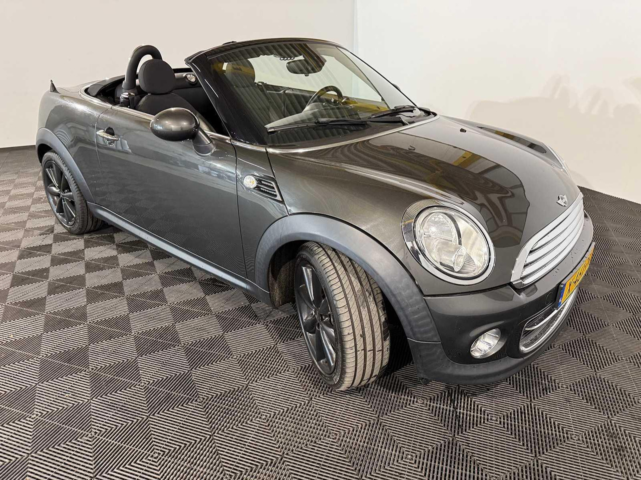 Mini Mini Roadster 1.6 Cooper 2012 123.482 km X-461-PR - Automobil: obrázok 3 Mini Mini Roadster 1.6 Cooper 2012 123.482 km X-461-PR - Automobil: obrázok 3