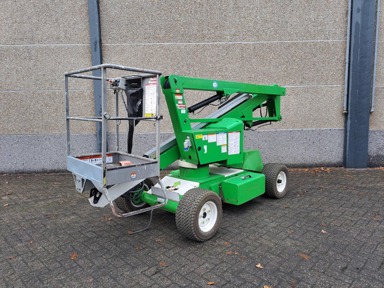 Niftylift HR12 Telescoophoogwerker DE Bi-Energy/Hybride 2WD 12m 2017 - Pracovná plošina: obrázok 1 Niftylift HR12 Telescoophoogwerker DE Bi-Energy/Hybride 2WD 12m 2017 - Pracovná plošina: obrázok 1