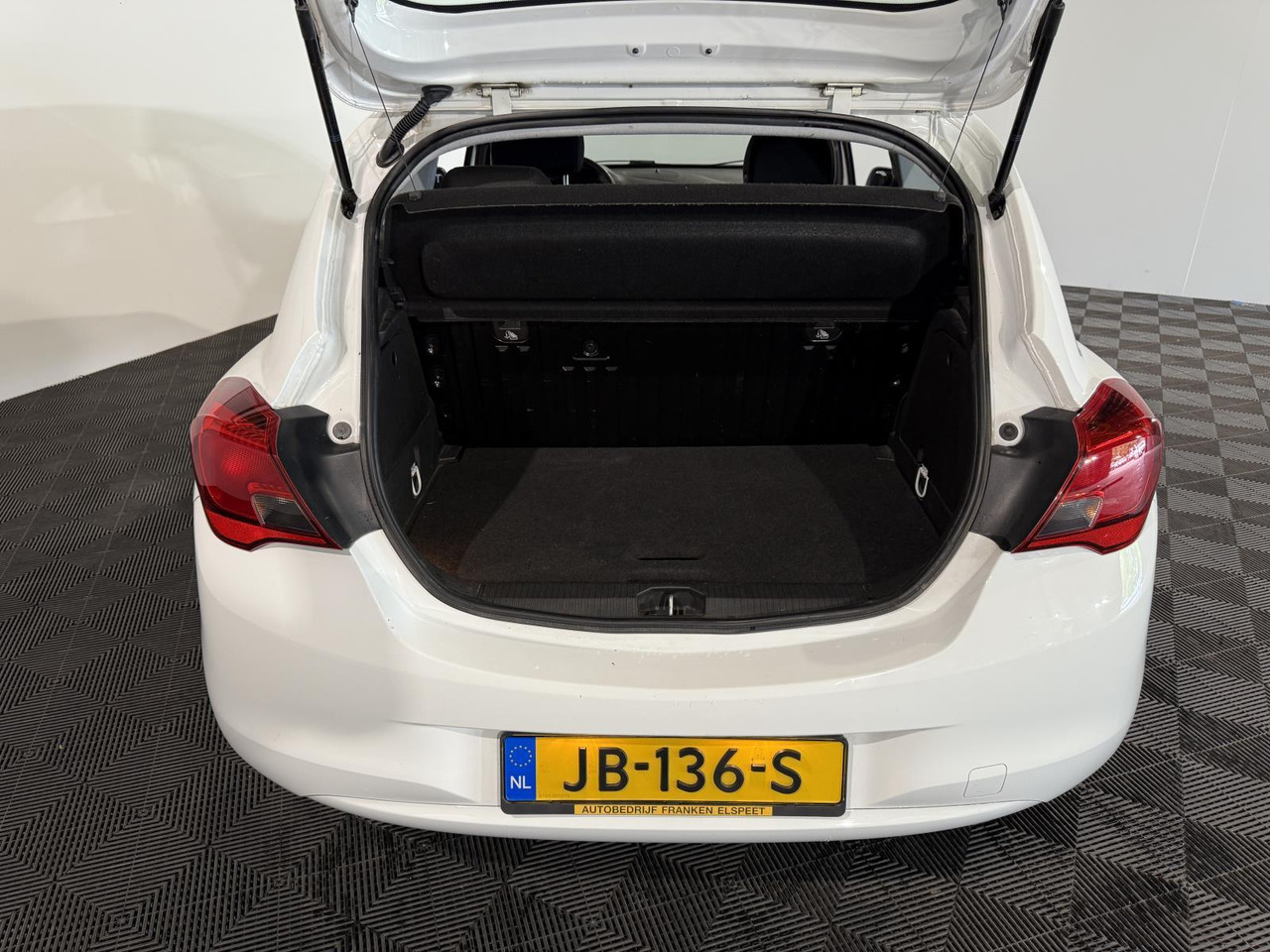 Opel Corsa 1.3 CDTI Business+ 2016 274.545 km JB-136-S - Hatchback: obrázok 4 Opel Corsa 1.3 CDTI Business+ 2016 274.545 km JB-136-S - Hatchback: obrázok 4