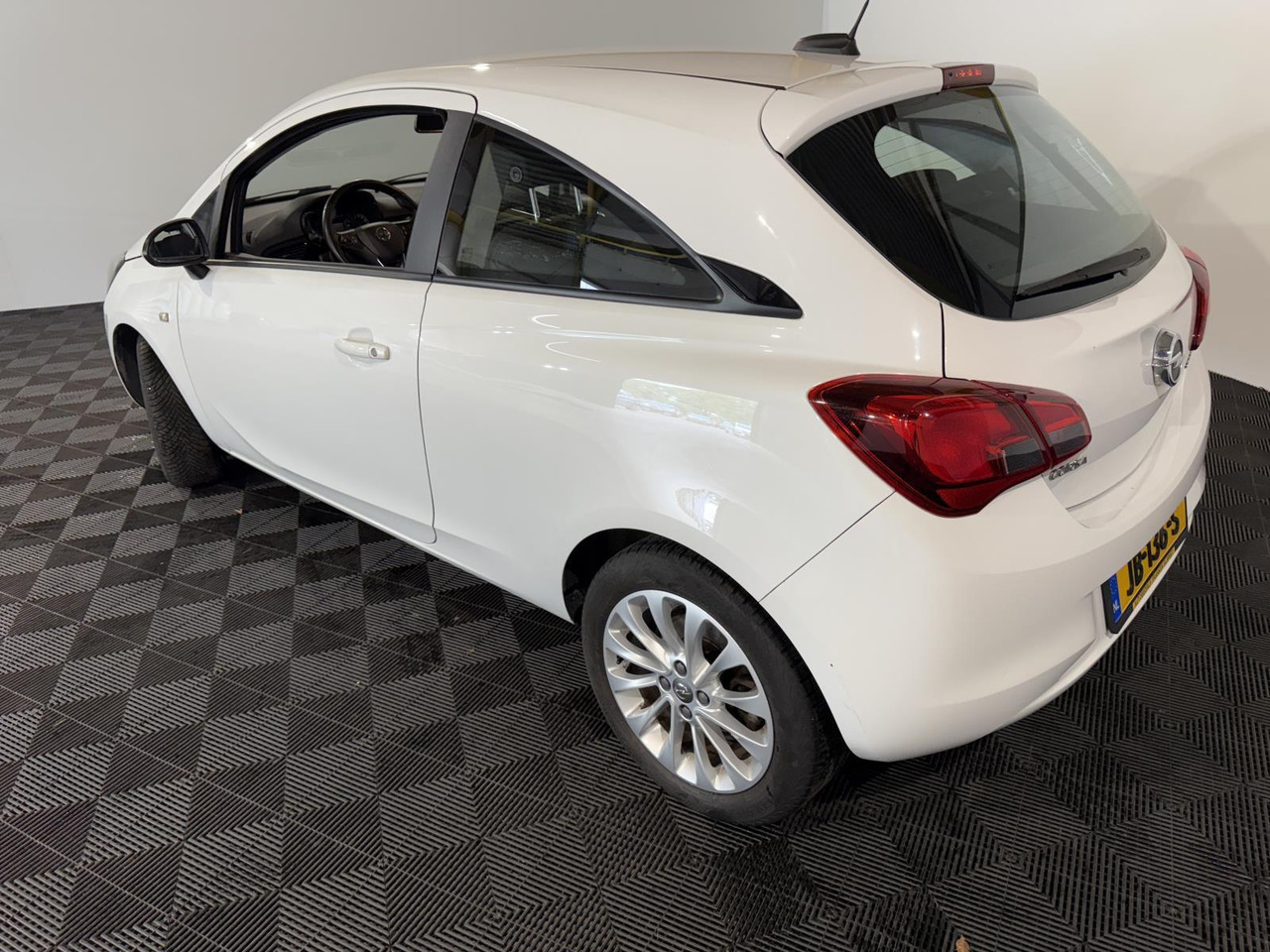 Opel Corsa 1.3 CDTI Business+ 2016 274.545 km JB-136-S - Hatchback: obrázok 2 Opel Corsa 1.3 CDTI Business+ 2016 274.545 km JB-136-S - Hatchback: obrázok 2