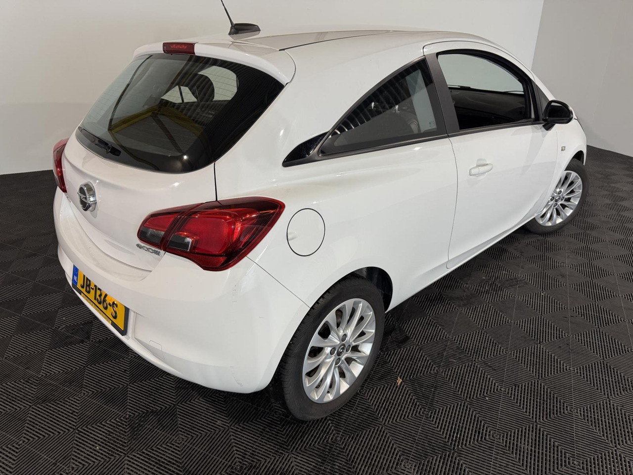 Opel Corsa 1.3 CDTI Business+ 2016 274.545 km JB-136-S - Hatchback: obrázok 5 Opel Corsa 1.3 CDTI Business+ 2016 274.545 km JB-136-S - Hatchback: obrázok 5
