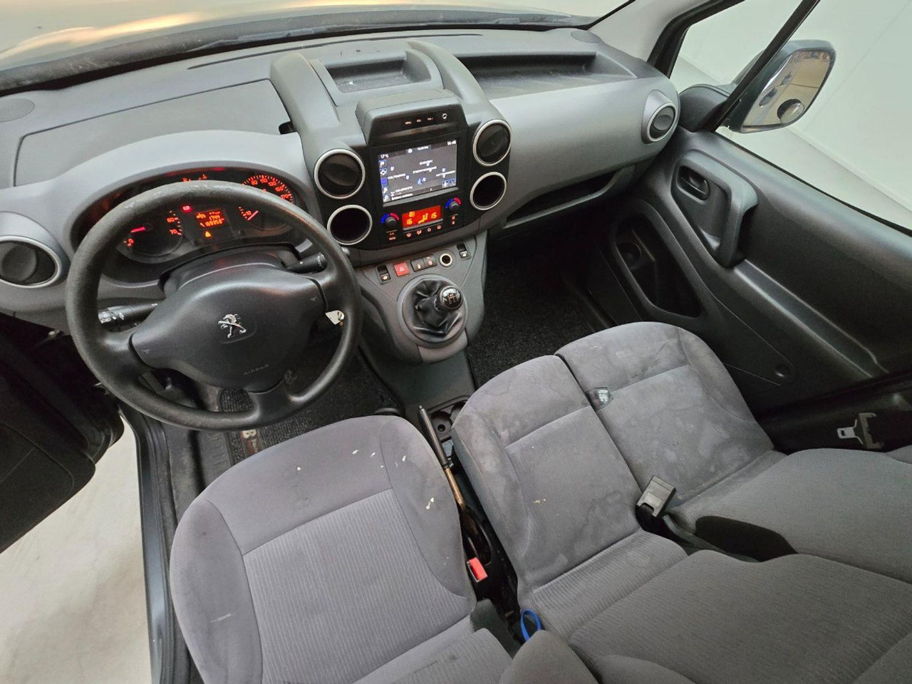 Peugeot Partner 122 1.6 HDi 90 L2 Première | 2015 | 169.353 km | VP228Z | NAP: Logisch - Malá dodávka: obrázok 5 Peugeot Partner 122 1.6 HDi 90 L2 Première | 2015 | 169.353 km | VP228Z | NAP: Logisch - Malá dodávka: obrázok 5