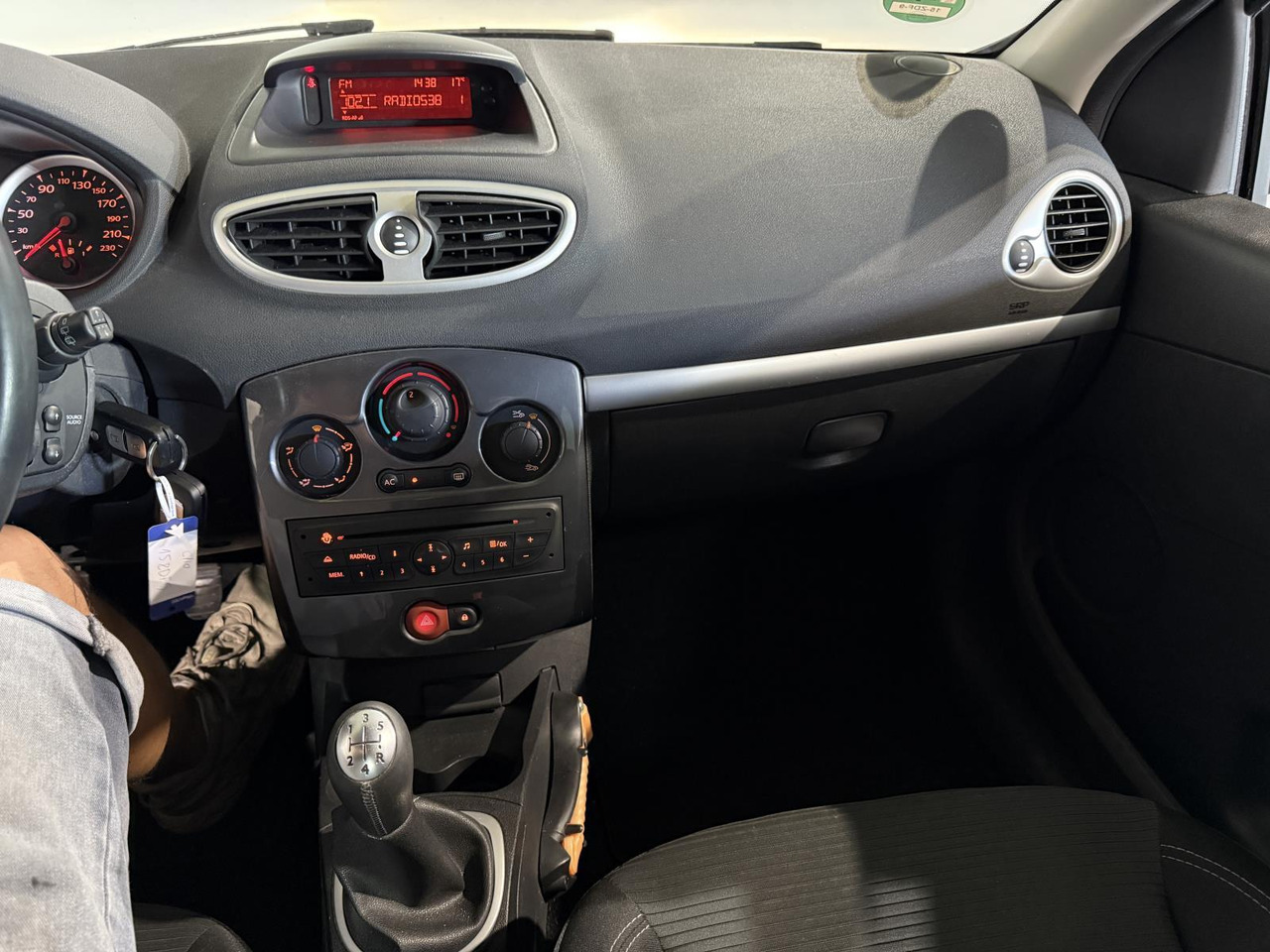 Renault Clio 1.2 TCe Collection | 2012 | 179.266 km | 15-ZDF-9 - Hatchback: obrázok 5 Renault Clio 1.2 TCe Collection | 2012 | 179.266 km | 15-ZDF-9 - Hatchback: obrázok 5