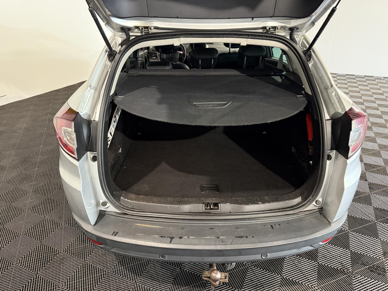 Renault Mégane Estate 1.2 TCe Bose 2014 5-XRF-97 185.127 km - Automobil: obrázok 4 Renault Mégane Estate 1.2 TCe Bose 2014 5-XRF-97 185.127 km - Automobil: obrázok 4