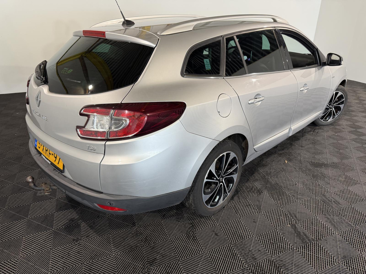 Renault Mégane Estate 1.2 TCe Bose 2014 5-XRF-97 185.127 km - Automobil: obrázok 5 Renault Mégane Estate 1.2 TCe Bose 2014 5-XRF-97 185.127 km - Automobil: obrázok 5