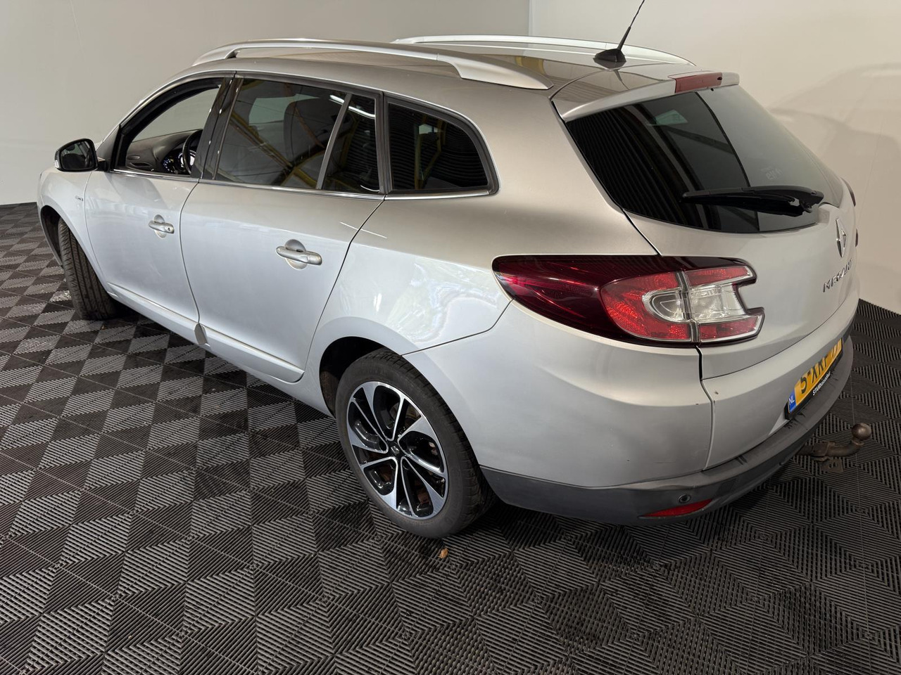 Renault Mégane Estate 1.2 TCe Bose 2014 5-XRF-97 185.127 km - Automobil: obrázok 3 Renault Mégane Estate 1.2 TCe Bose 2014 5-XRF-97 185.127 km - Automobil: obrázok 3