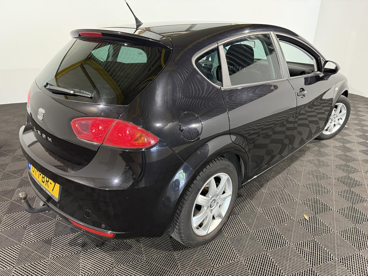 SEAT | Leon | 1.2 TSI Good Stuff | 2011 | 180.589 km | 01PBR7 | Logisch - Hatchback: obrázok 5 SEAT | Leon | 1.2 TSI Good Stuff | 2011 | 180.589 km | 01PBR7 | Logisch - Hatchback: obrázok 5