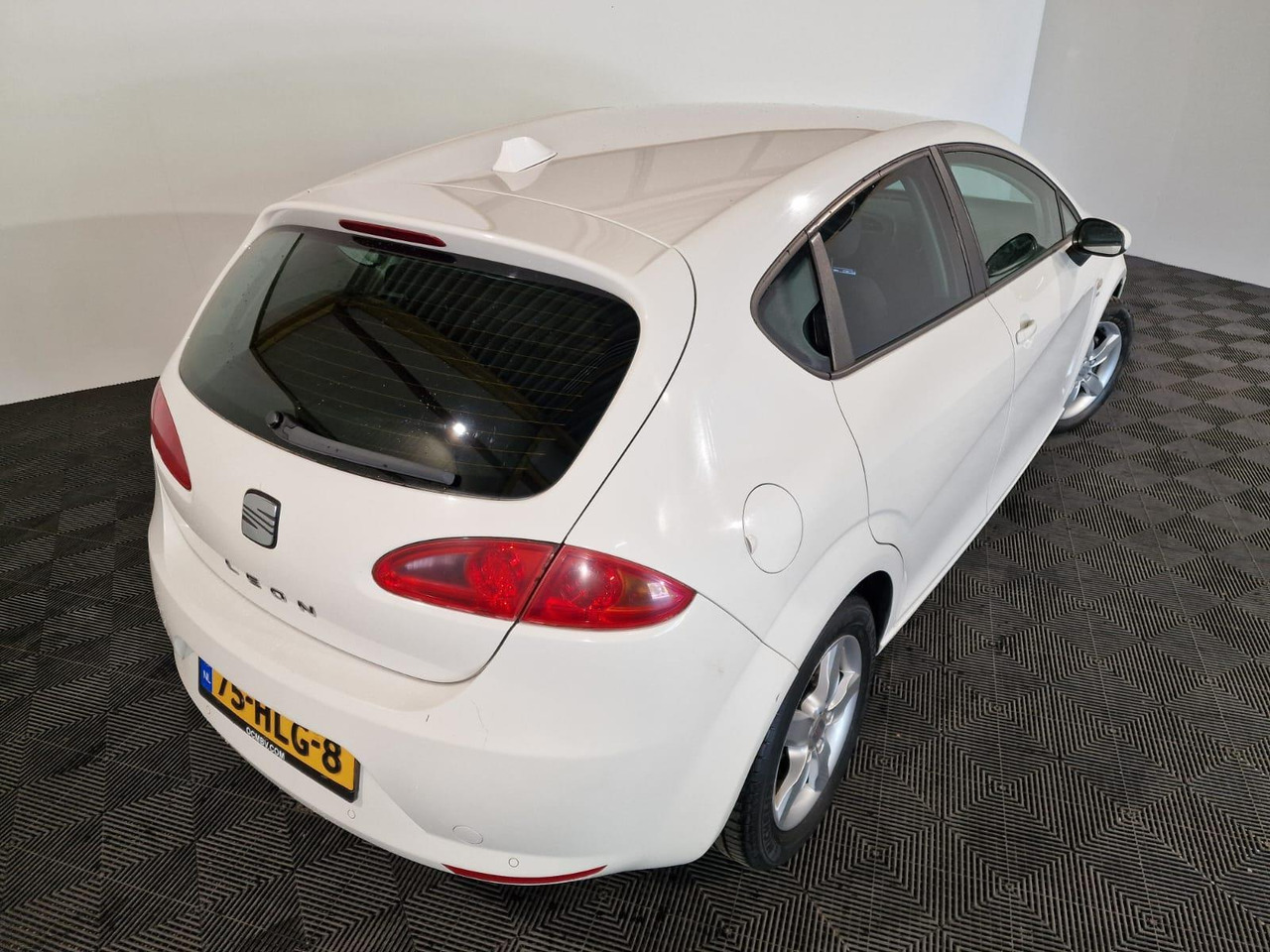 SEAT Leon 1.4 TSI Business Style 75-HLG-8 268.116 km - Automobil: obrázok 4 SEAT Leon 1.4 TSI Business Style 75-HLG-8 268.116 km - Automobil: obrázok 4