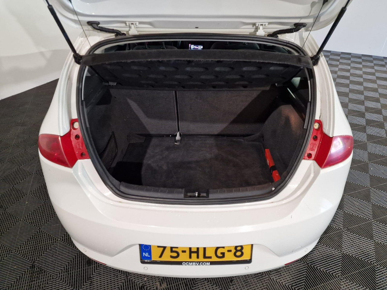 SEAT Leon 1.4 TSI Business Style 75-HLG-8 - Automobil: obrázok 3 SEAT Leon 1.4 TSI Business Style 75-HLG-8 - Automobil: obrázok 3