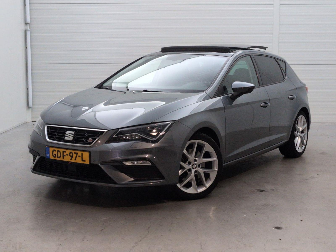 SEAT Leon 1.8 TSI FR Business Intense | 2018 | 158.529 km | Automaat | GDF97L | NAP: Geen oordeel - Hatchback: obrázok 1 SEAT Leon 1.8 TSI FR Business Intense | 2018 | 158.529 km | Automaat | GDF97L | NAP: Geen oordeel - Hatchback: obrázok 1