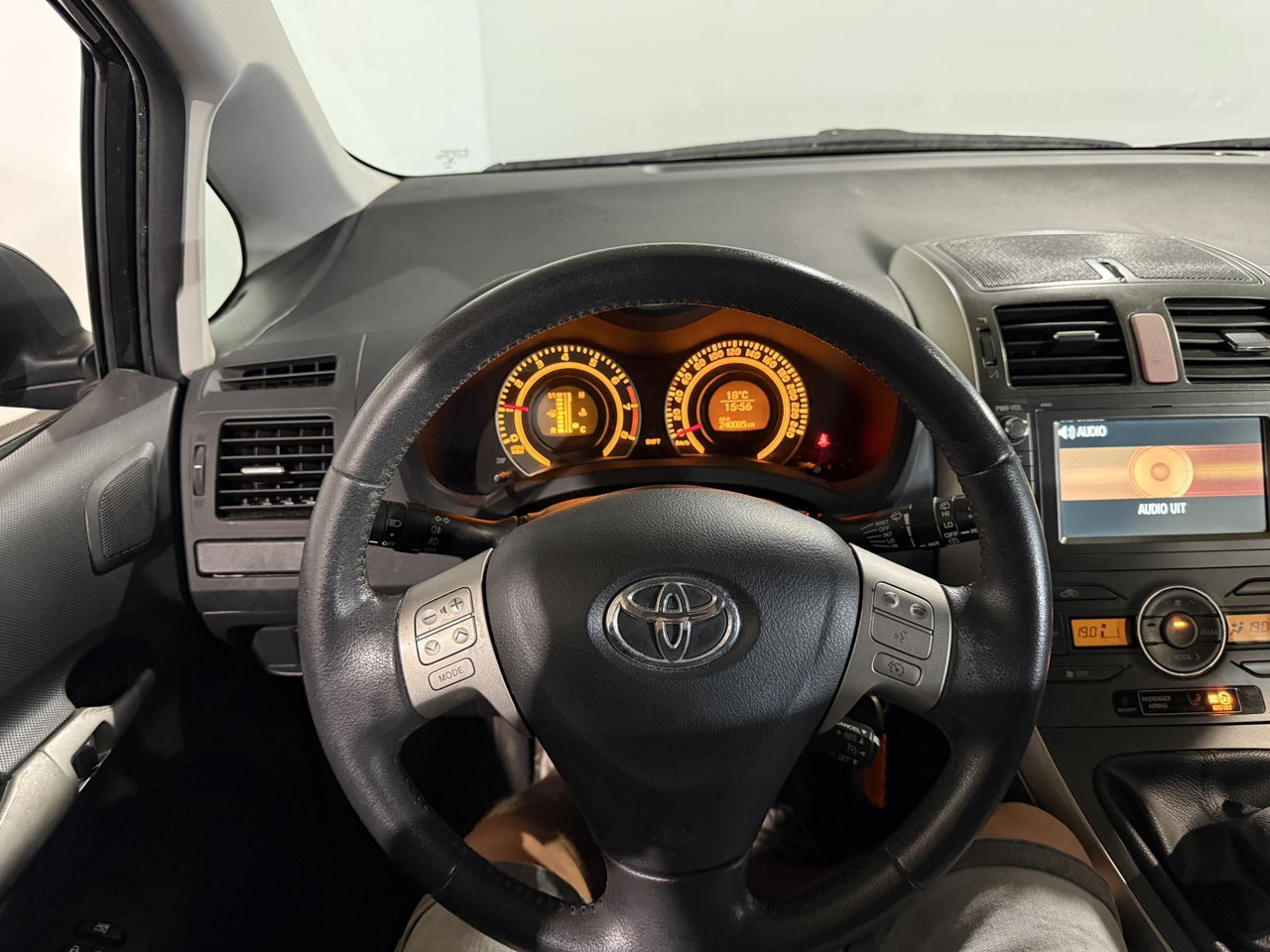 Toyota Auris 1.6-16V Sol Business 2008 240.087 km 25-HHD-6 - Hatchback: obrázok 3 Toyota Auris 1.6-16V Sol Business 2008 240.087 km 25-HHD-6 - Hatchback: obrázok 3