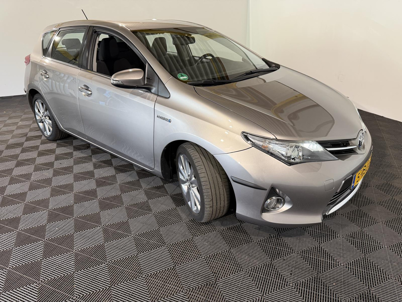 Toyota Auris 1.8 Hybrid Dynamic | 2013 | 191.085 km | 5-KBL-67 - Hatchback: obrázok 4 Toyota Auris 1.8 Hybrid Dynamic | 2013 | 191.085 km | 5-KBL-67 - Hatchback: obrázok 4