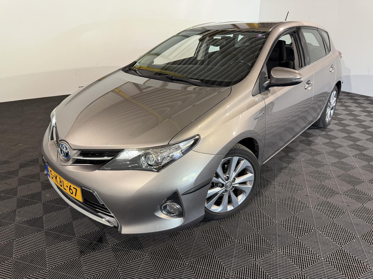 Toyota Auris 1.8 Hybrid Dynamic | 2013 | 191.085 km | 5-KBL-67 - Hatchback: obrázok 1 Toyota Auris 1.8 Hybrid Dynamic | 2013 | 191.085 km | 5-KBL-67 - Hatchback: obrázok 1