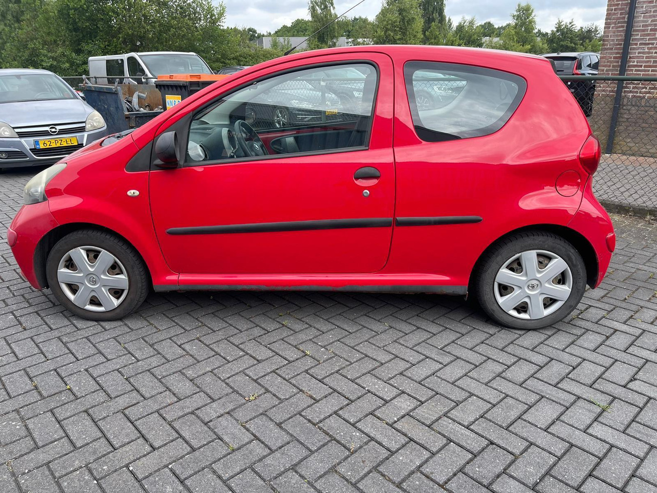 Toyota Aygo 1.0 12V 2007 247.975 km 37-XF-VH - Hatchback: obrázok 4 Toyota Aygo 1.0 12V 2007 247.975 km 37-XF-VH - Hatchback: obrázok 4